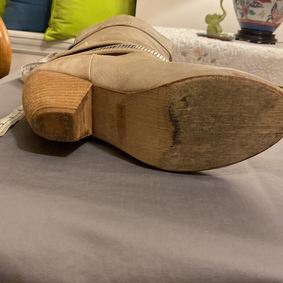 Not Rated Sz 8 Rock-a-Billy, Boots,Off White, Distressed-ISH - Picture 9 of 14